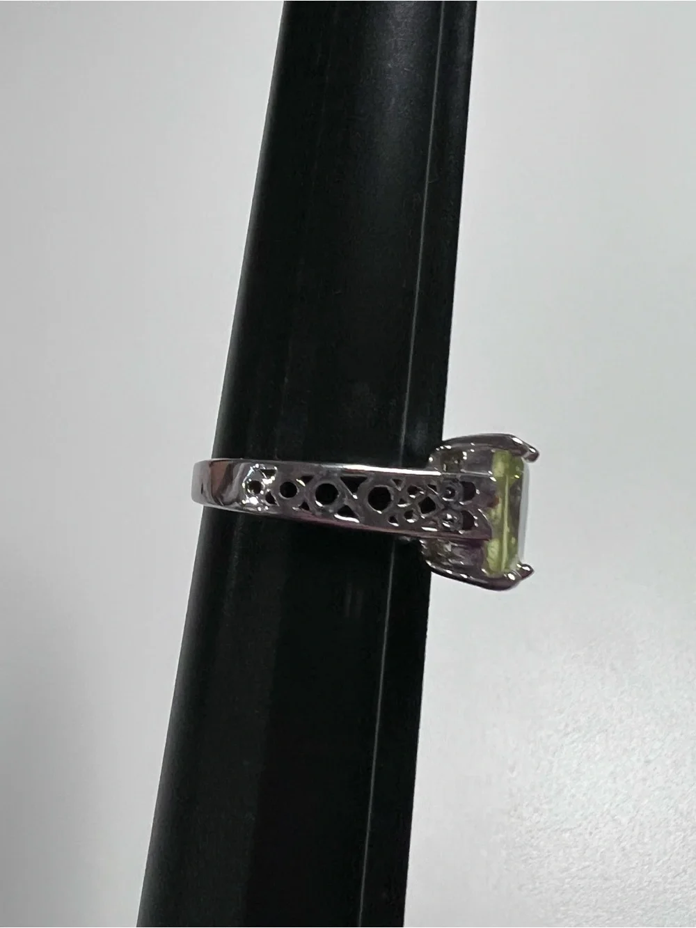 925 Sterling Silver Peridot? Yellow Green Cocktail Ring Size 7